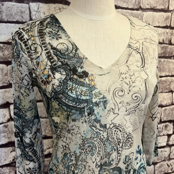 Chico's Ivory, Black & Blue V-Neck 3/4 Sleeve Blouse Size Medium - Picture 2 of 8